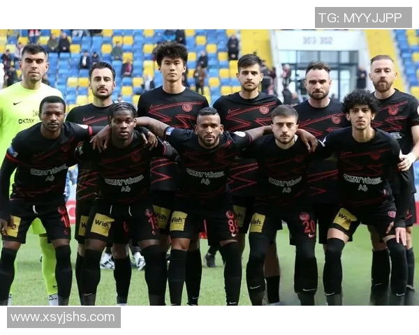 刀疤足球明星的传奇人生与不屈精神展现了运动员的坚韧与魅力