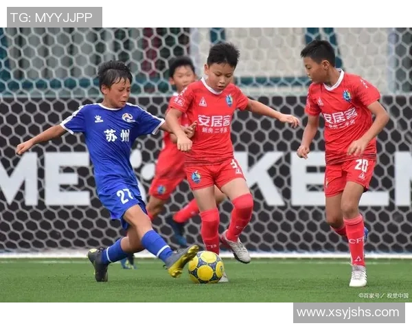 去年备受瞩目的足球明星们如何在赛场上创造传奇时刻